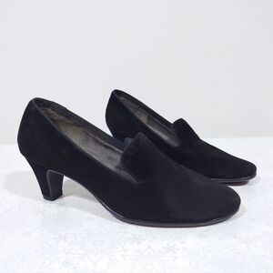 Aerosoles black suede comfort heels in size 9M.Extremely comfortable.